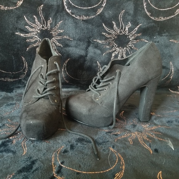 Heels - Picture 2 of 3